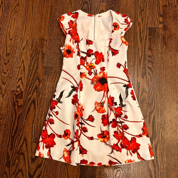 Gorgeous Karen Millen tulip shaped dress with red flowers - Picture 10 of 16